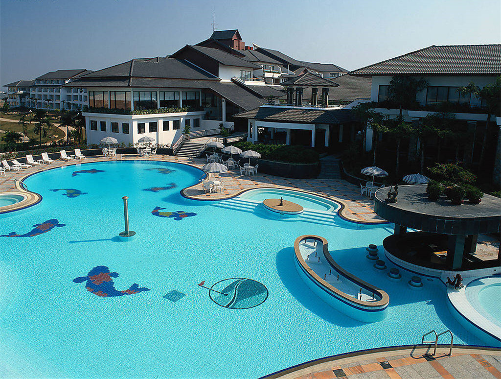 一個(gè)游泳池需要哪些設(shè)備？